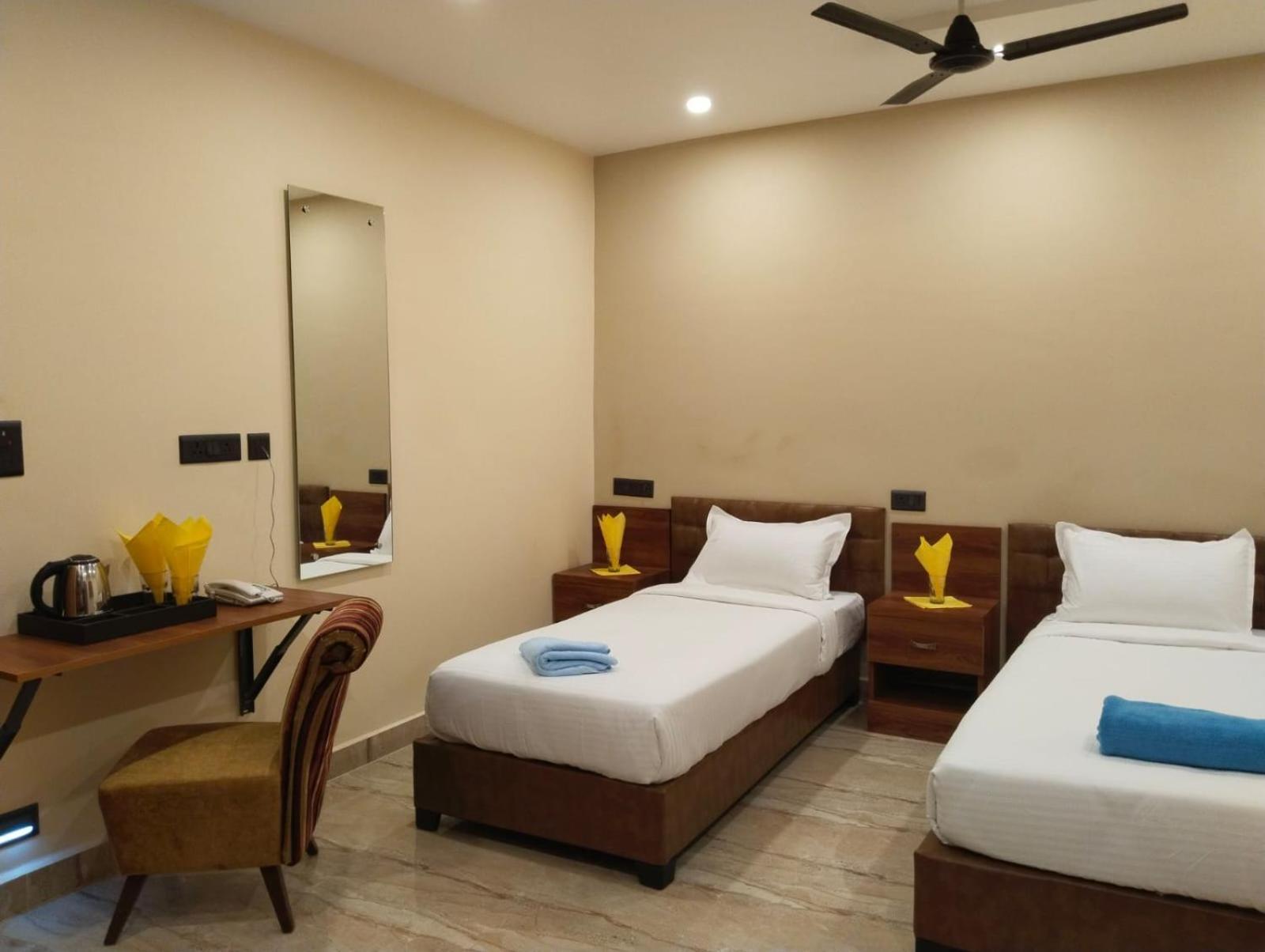 Hotel Windsor Plaza Hyderabad Bagian luar foto