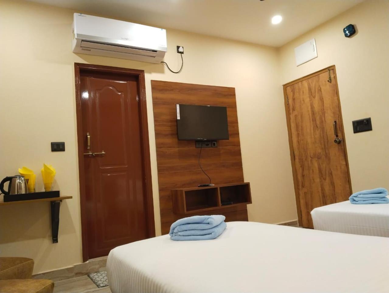 Hotel Windsor Plaza Hyderabad Bagian luar foto
